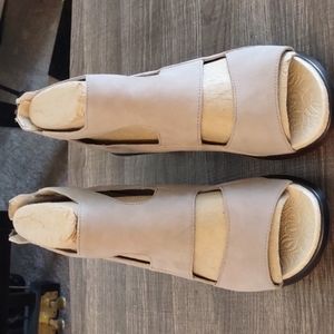 Jambu Light Taupe Sandal, Size 7 1/2